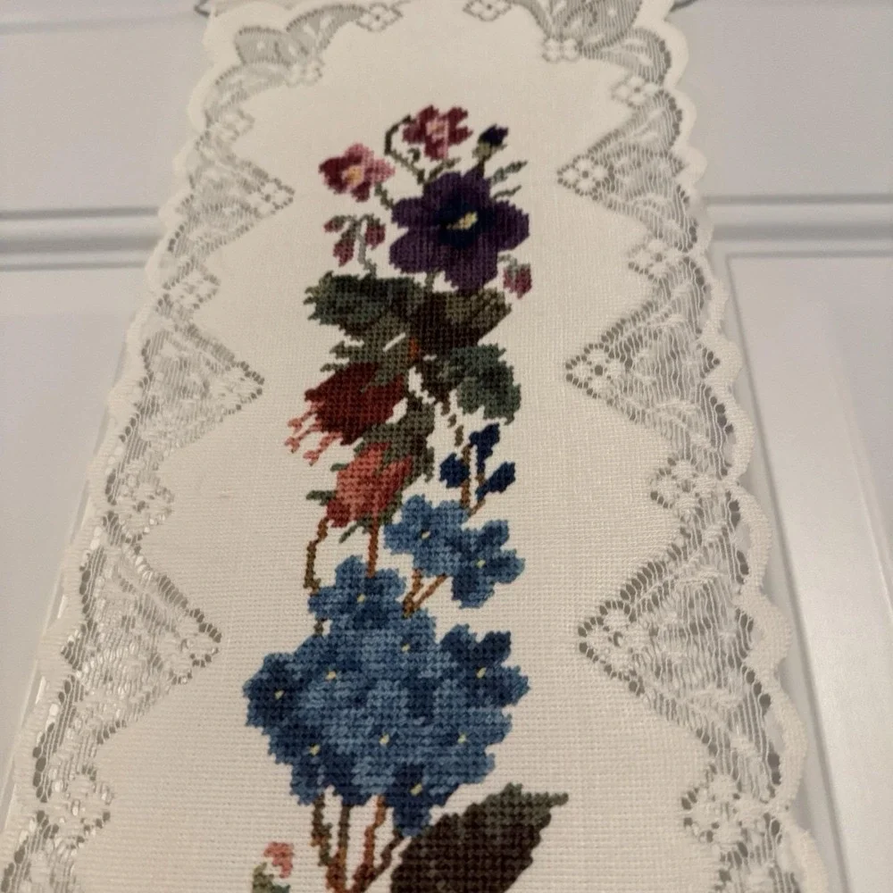Vertical Wall Hanging Tapestry With Floral Design